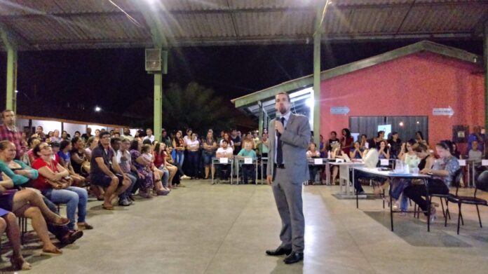 Foto tirada em 2019 em reunião de pais na Escola Castro Alves